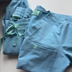 Blue Garde-Malade scrubs set
